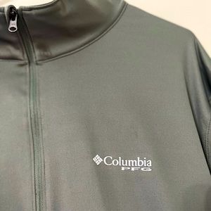 PFG Columbia army green half-size pull-over- never worn